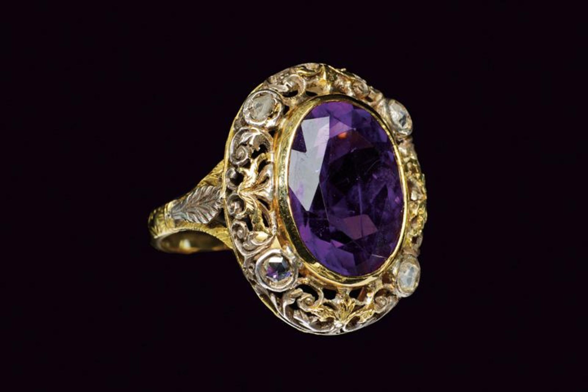 Antique amethyst and diamond oval white gold ring - Image 2 of 3