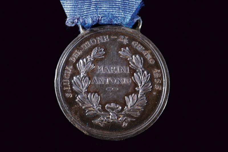 A silver medal for military bravery - Image 2 of 2