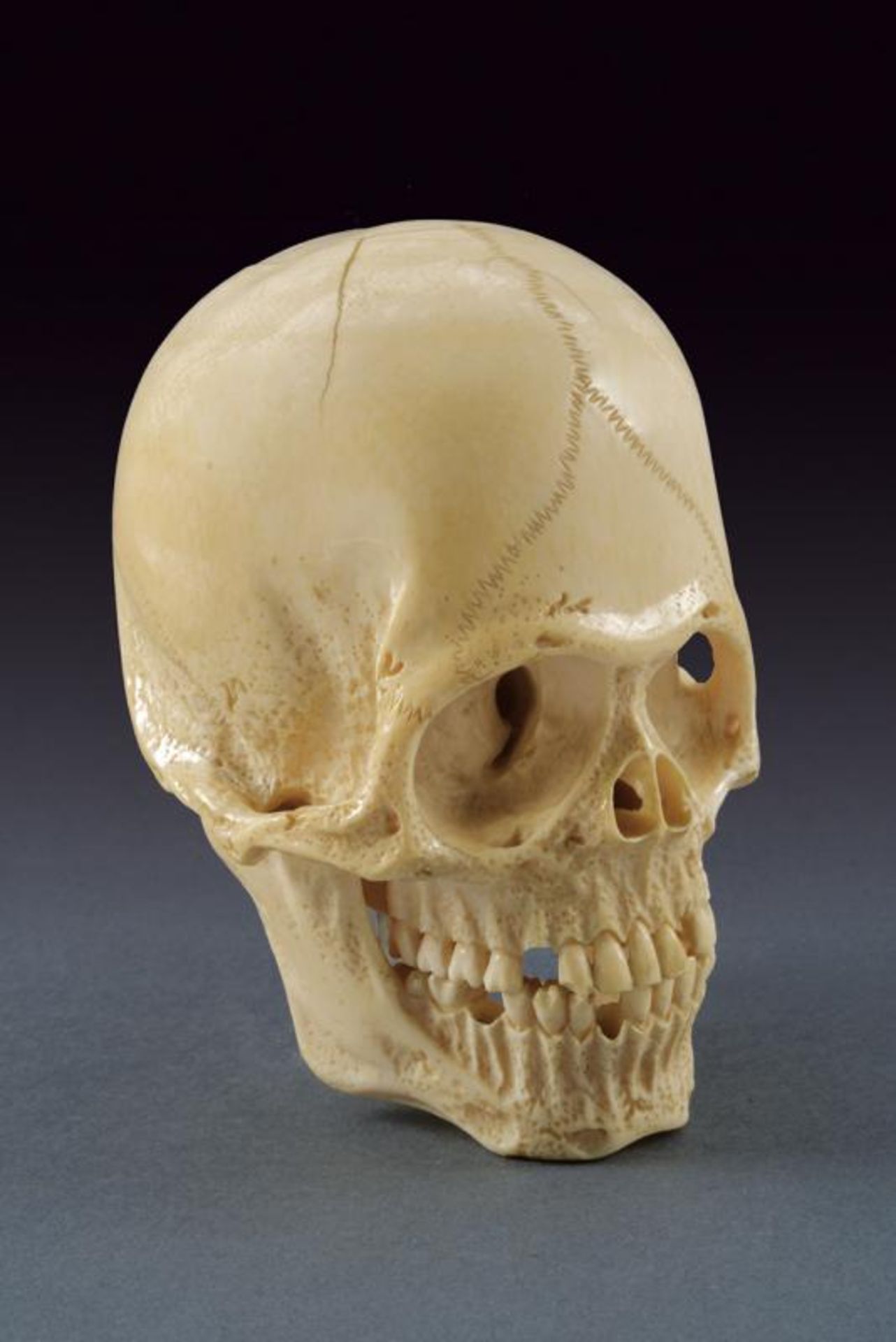 A magnificent skull-shaped okimono - Bild 5 aus 7