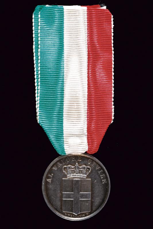 A silver medal for civil bravery