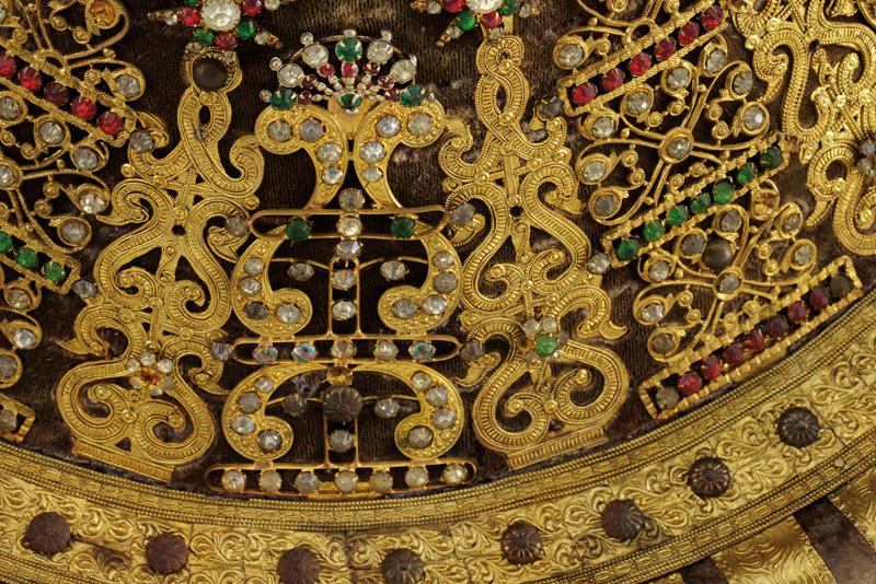 A magnificent royal shield (Gasha) - Image 2 of 11