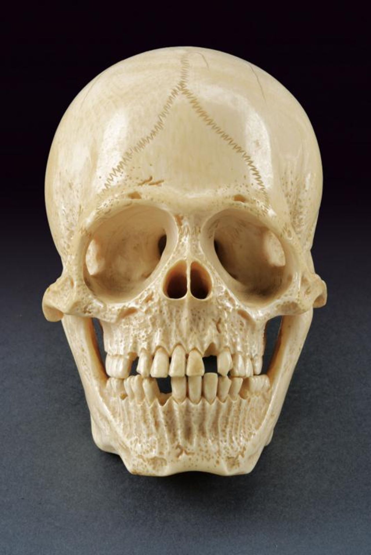 A magnificent skull-shaped okimono - Bild 7 aus 7