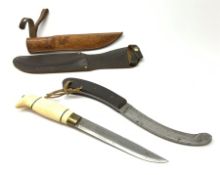 Norwegian hunting knife with 15cm steel single edged blade, bone handle and brass ferrule, in leathe