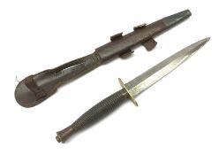 British Fairbairn-Sykes type 3rd pattern Commando fighting knife with unmarked 17cm double edged bla