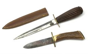 Fighting knife with 15cm steel double edged blade, one edge serrated, brass crosspiece and reeded ha
