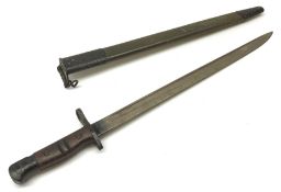 WW1 American Remington bayonet the 43cm single fullered steel blade inscribed 1913.9.17, in leather