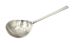 Charles I silver slip-top spoon fig shaped bowl and hexagonal stem, the finial initialled ED by Edwa