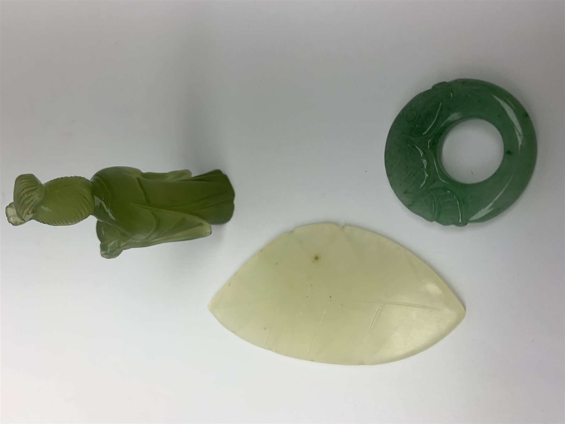 A small carved jade leaf detailed with a fish, L7.5cm, together with a carved jade pendant detailed - Image 2 of 3