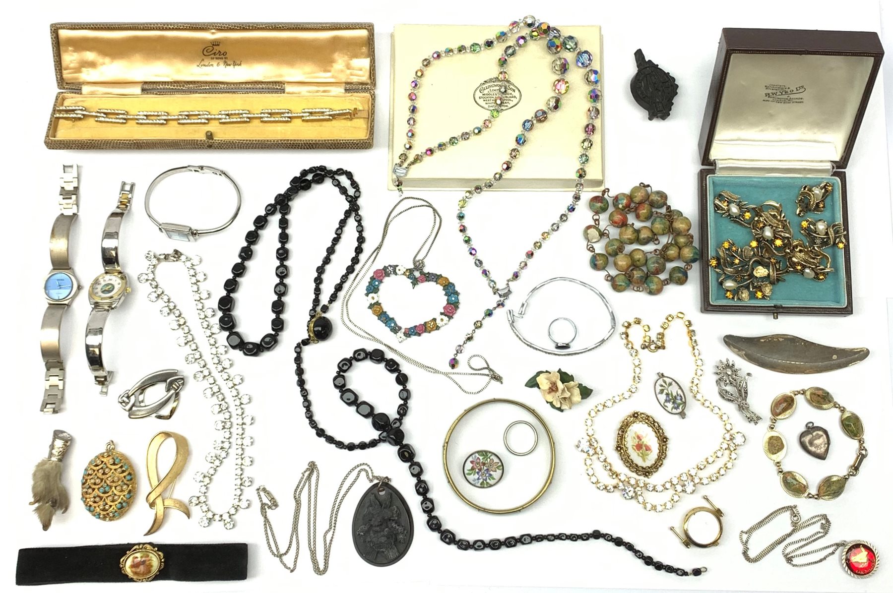 A collection of Vintage and later costume jewellery, to include a ladies Gucci wrist watch, a jet pe