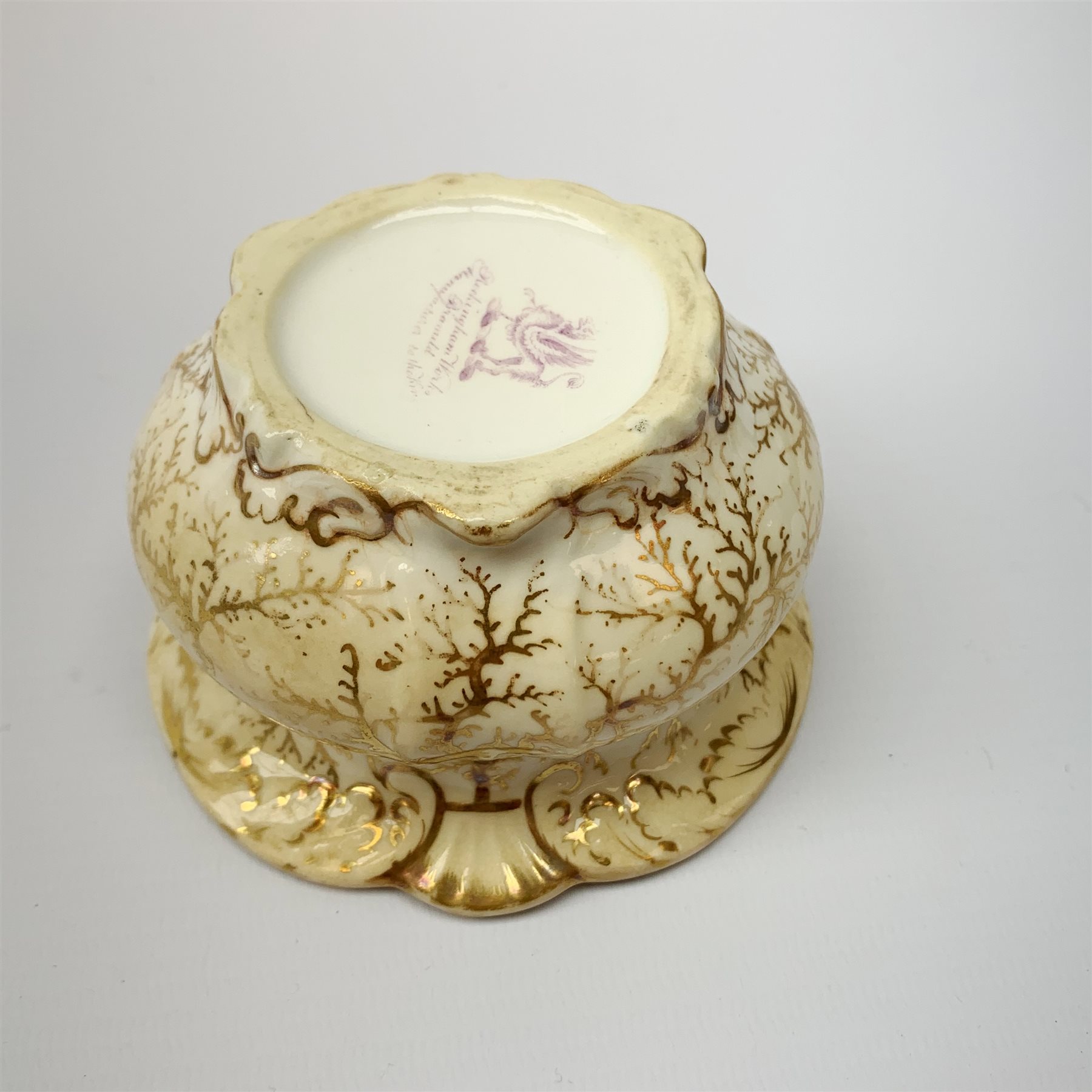 A Rockingham inkwell, with scroll rim, the whole decorated in gilt with a seaweed pattern, with a pr - Image 6 of 6