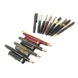 A group of Vintage fountain pens, to include Parker Vacumatic, nib marked 14K (cover associated), tw