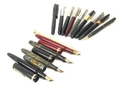 A group of Vintage fountain pens, to include Parker Vacumatic, nib marked 14K (cover associated), tw