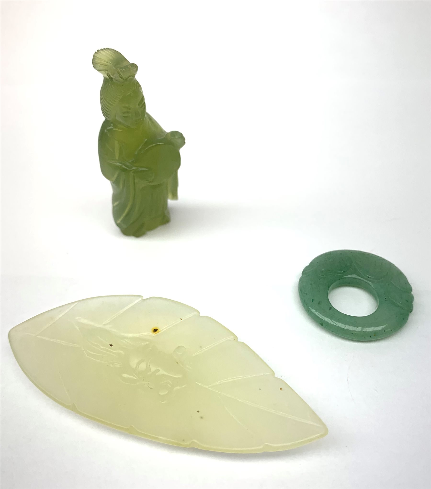 A small carved jade leaf detailed with a fish, L7.5cm, together with a carved jade pendant detailed - Image 3 of 3