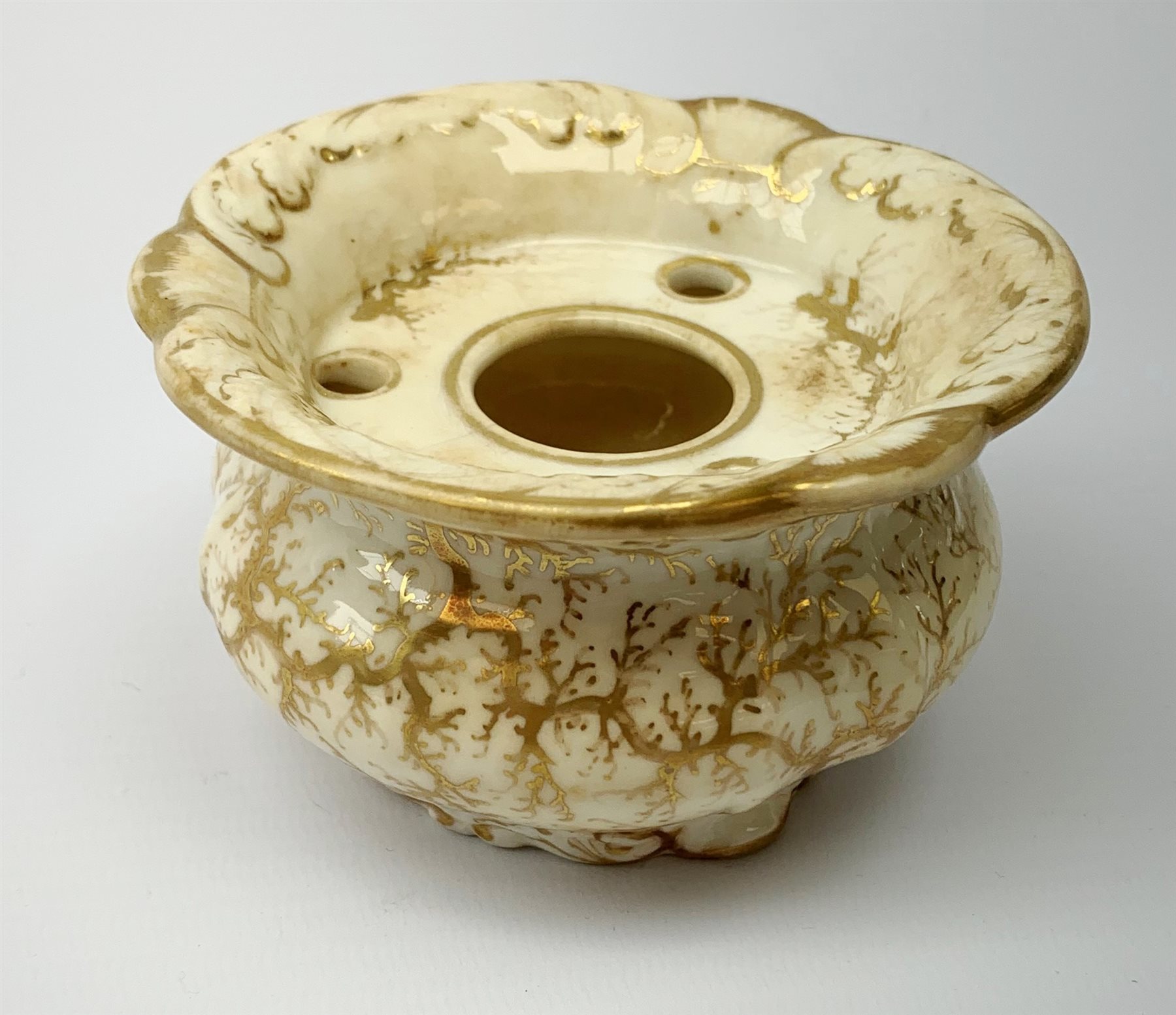 A Rockingham inkwell, with scroll rim, the whole decorated in gilt with a seaweed pattern, with a pr - Image 3 of 6