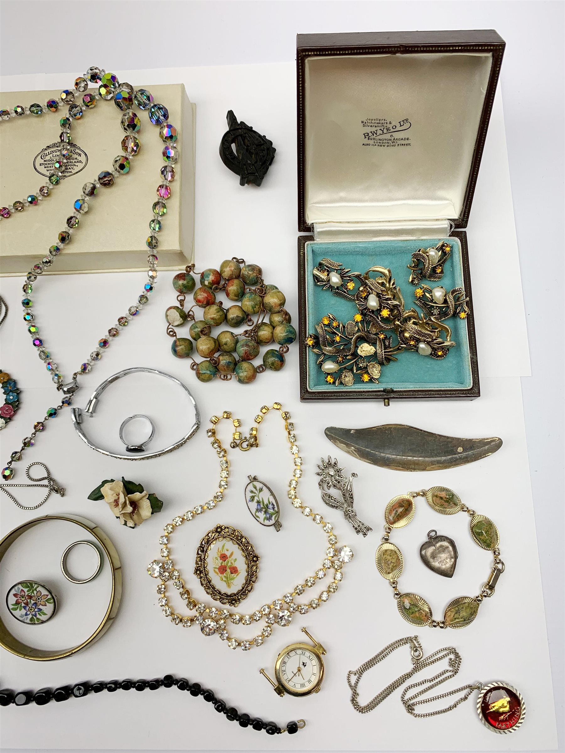 A collection of Vintage and later costume jewellery, to include a ladies Gucci wrist watch, a jet pe - Image 4 of 5