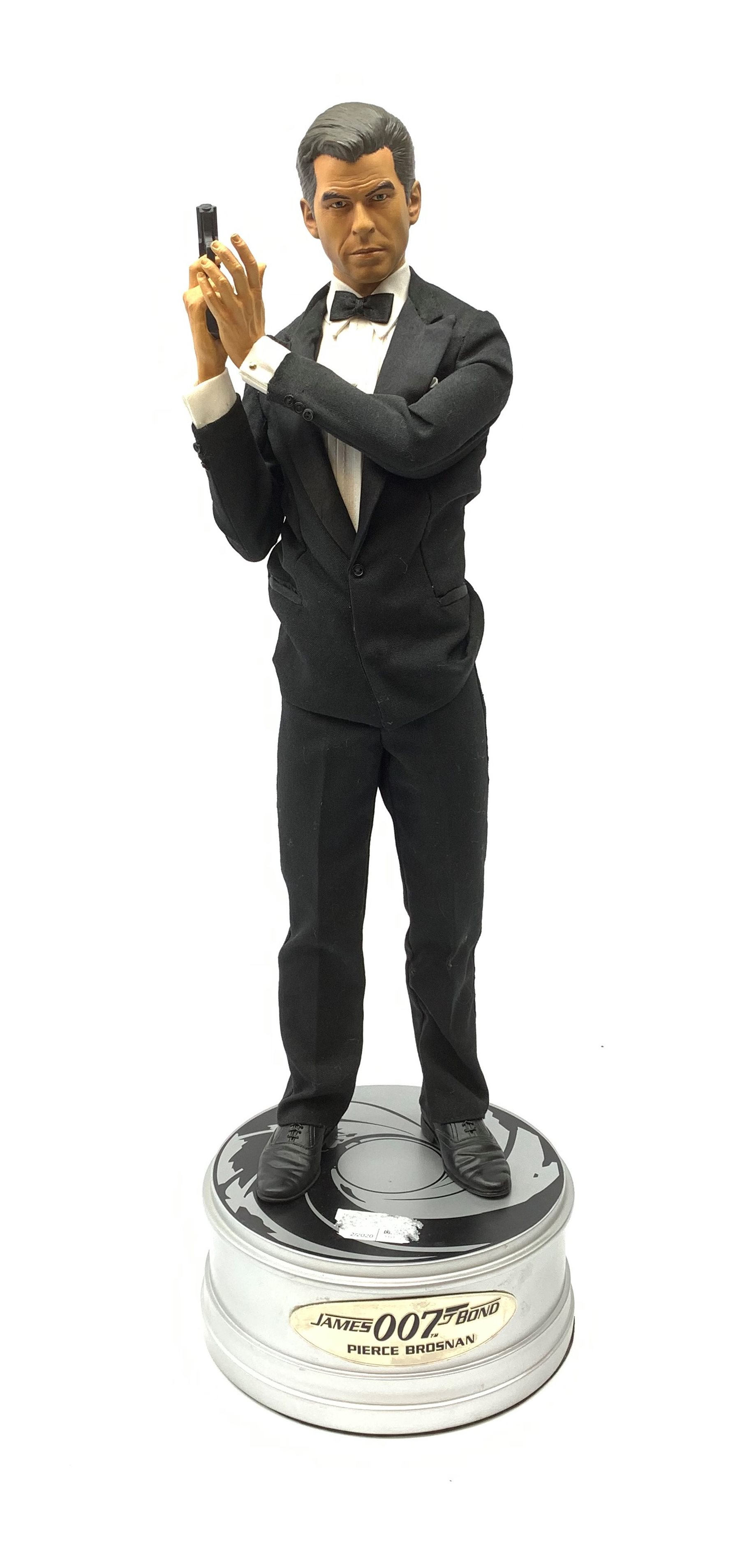 James Bond - Slideshow Collectibles limited edition 1:4 scale figure of Pierce Brosnan as 007, No 05