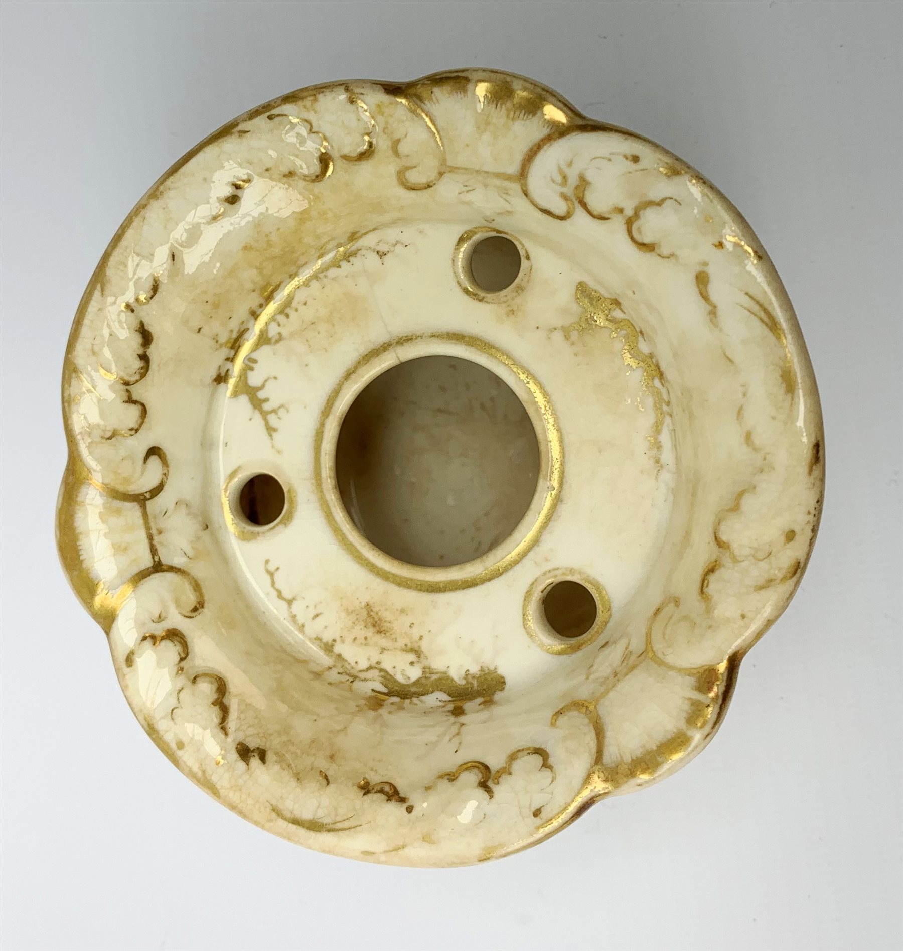 A Rockingham inkwell, with scroll rim, the whole decorated in gilt with a seaweed pattern, with a pr - Image 2 of 6