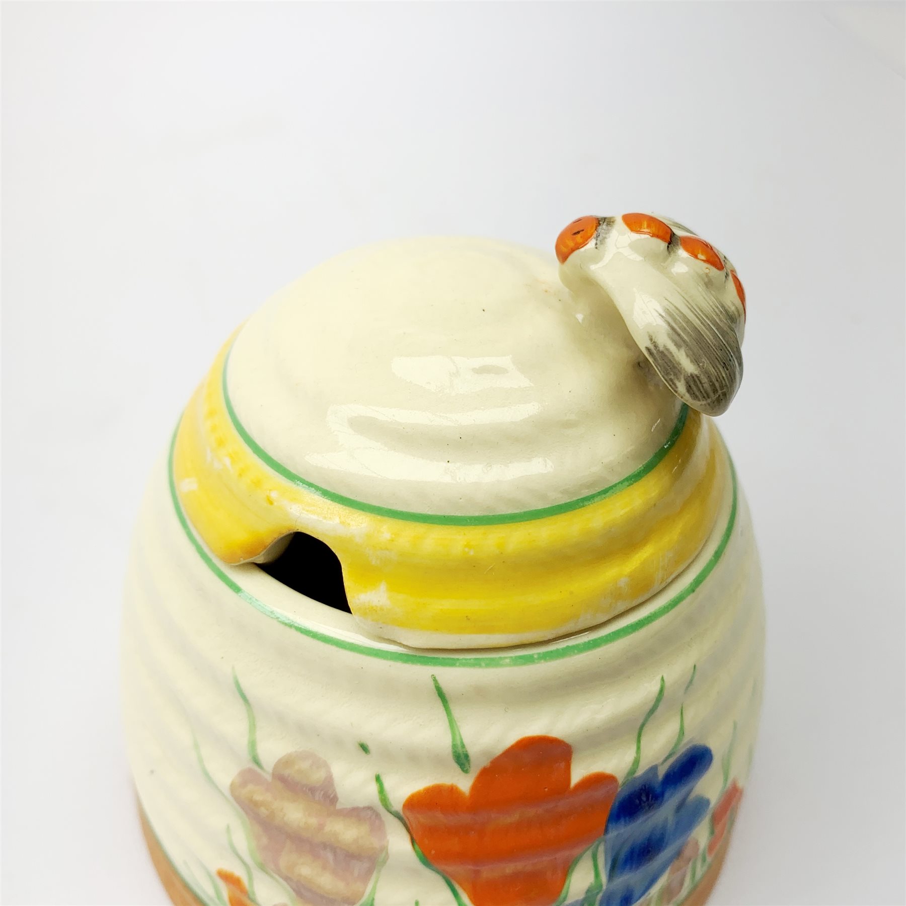 A Clarice Cliff Newport Pottery honey pot, modelled in the form of a beehive and decorated in the Cr - Image 3 of 8