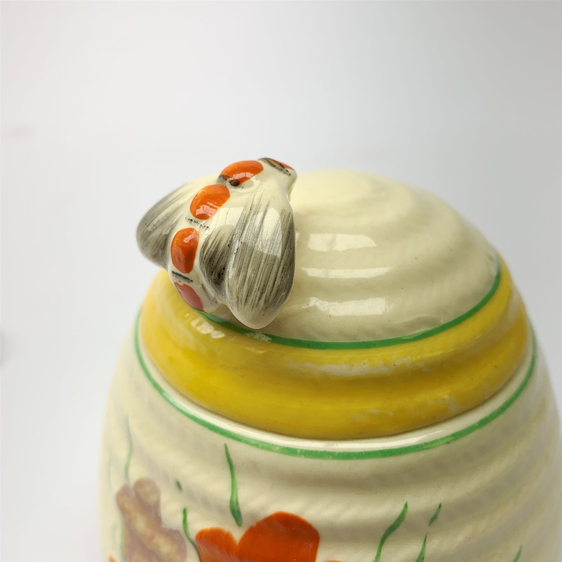 A Clarice Cliff Newport Pottery honey pot, modelled in the form of a beehive and decorated in the Cr - Image 2 of 8