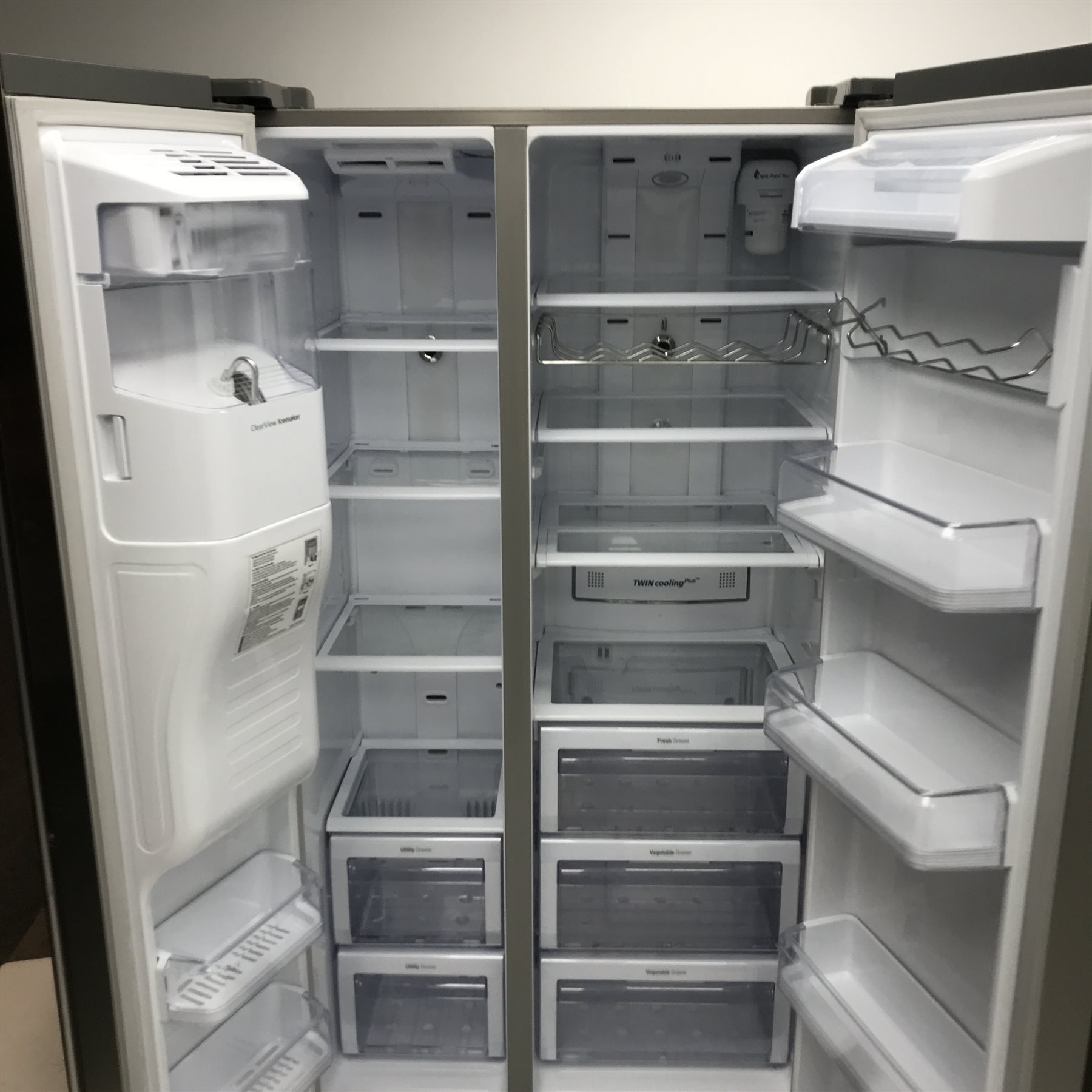 Samsung RSG5UURS Amercian style side-by-side fridge freezer, W92cm, H178cm, D70cm - Image 3 of 4