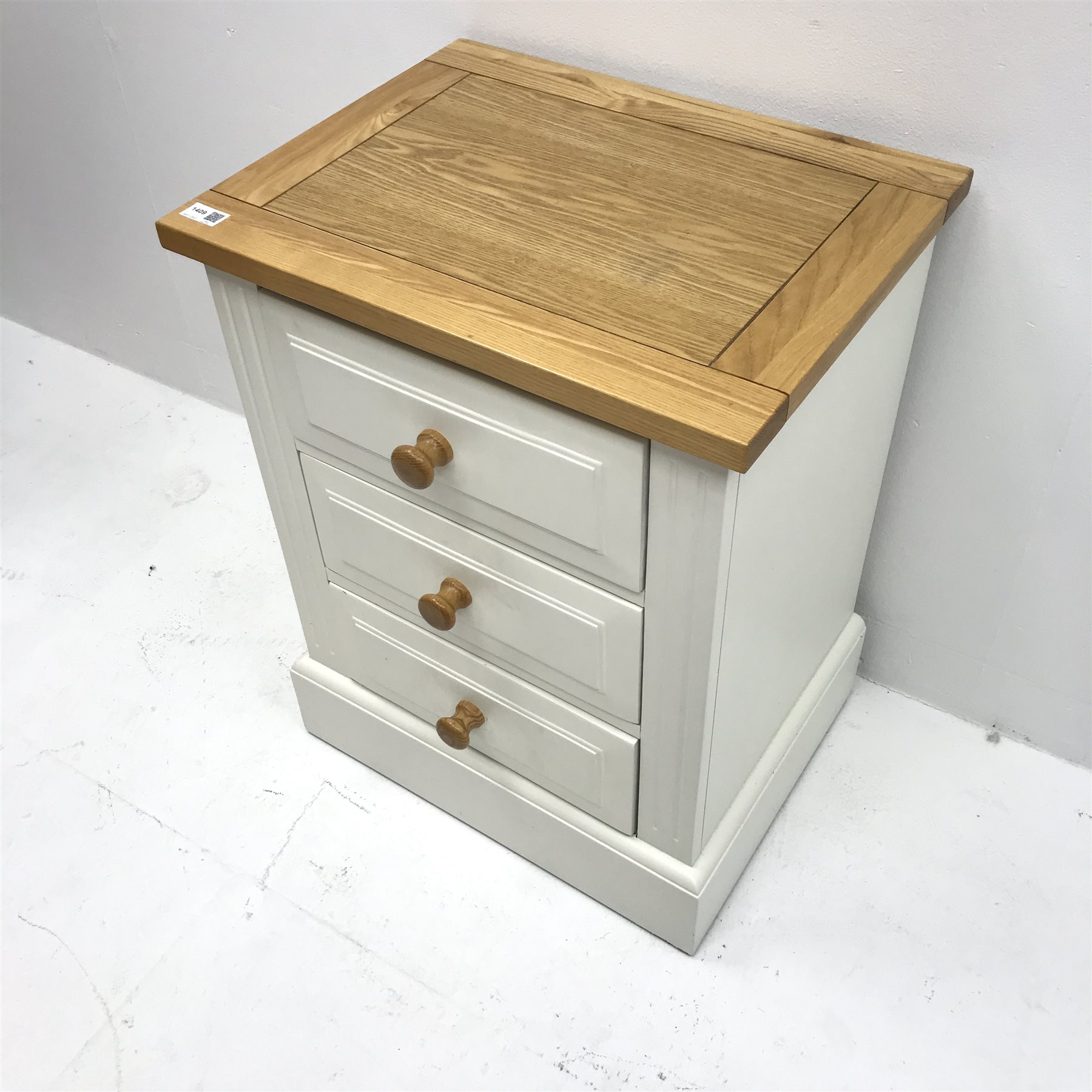 Oak and white finish lamp chest, three drawers, platform base, W53cm, H69cm, D41cm - Image 3 of 3
