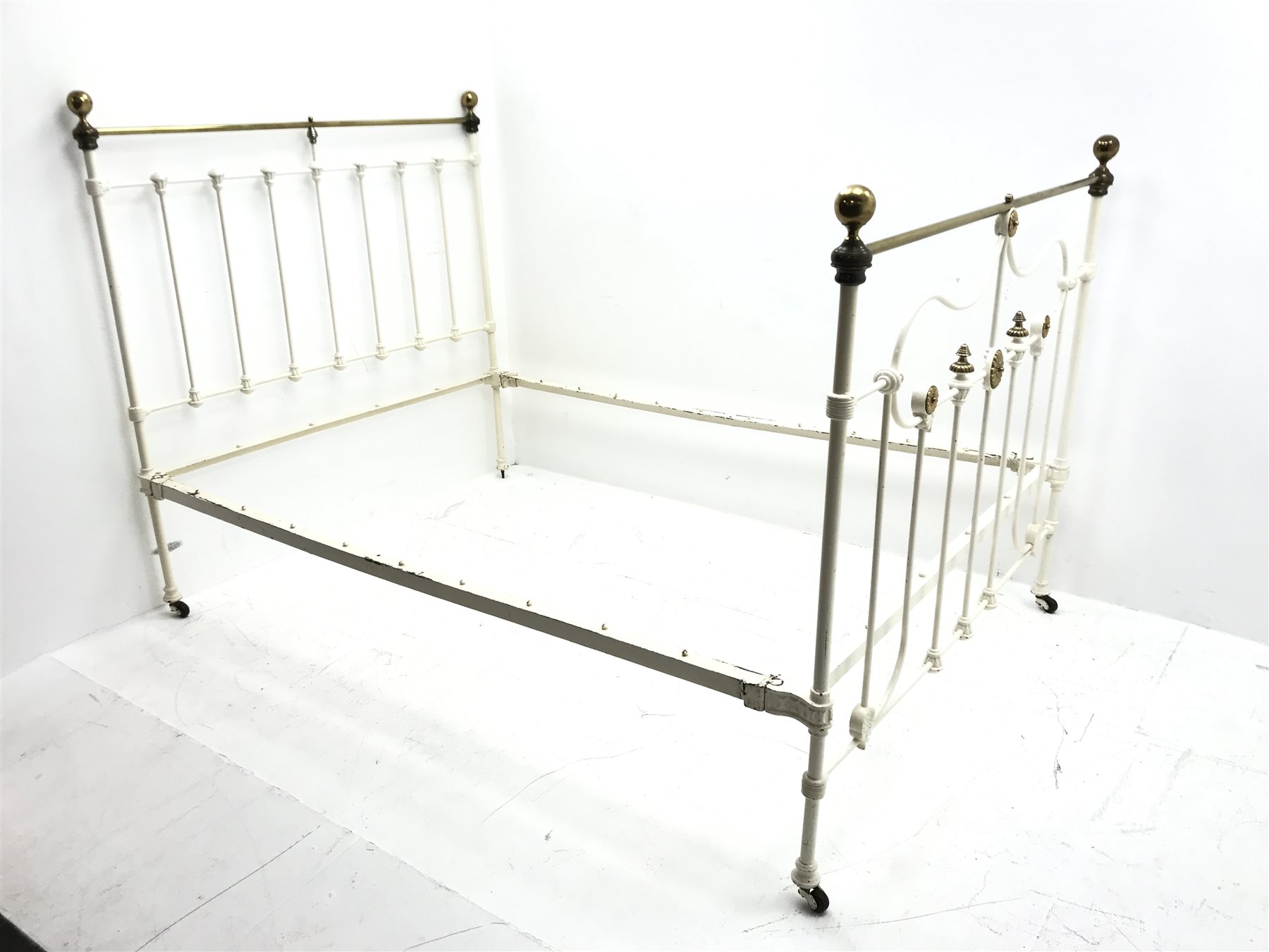 Victorian cream painted metal and brass 4' 6" double bedstead, 140cm, 200cm