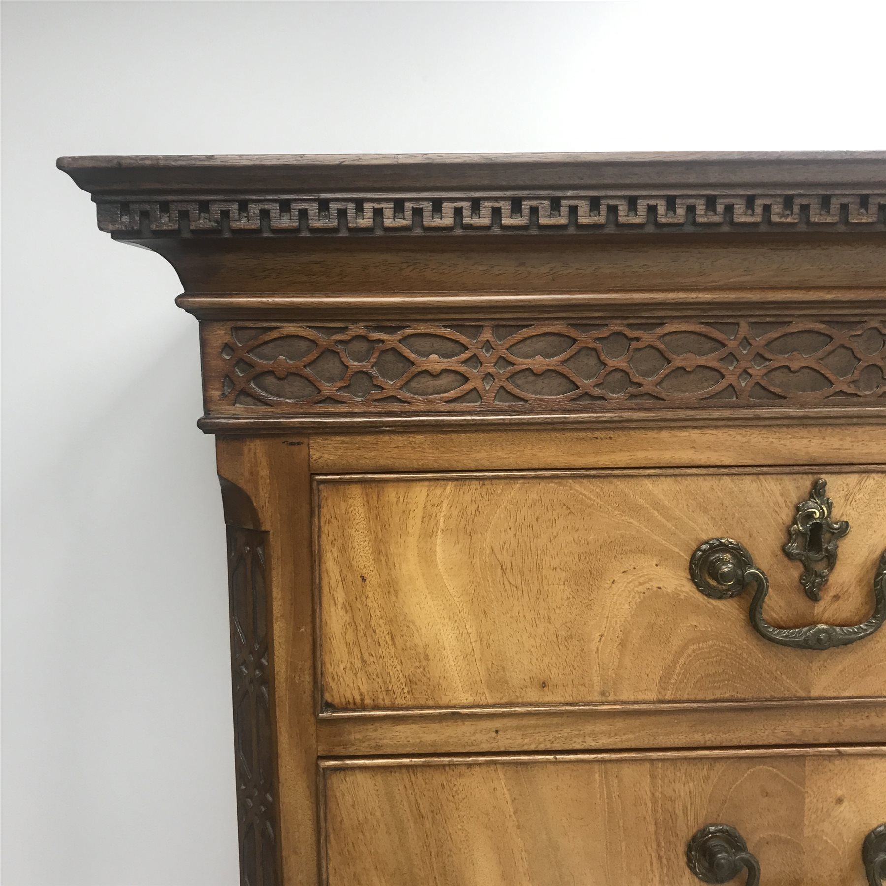 Early 19th century mahogany chest on chest, projecting Greek key cornice with two short and six long - Image 4 of 9