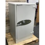 Large commercial safe by Phoenix, model no. 4602, interior fitted with three adjustable shelves, wit