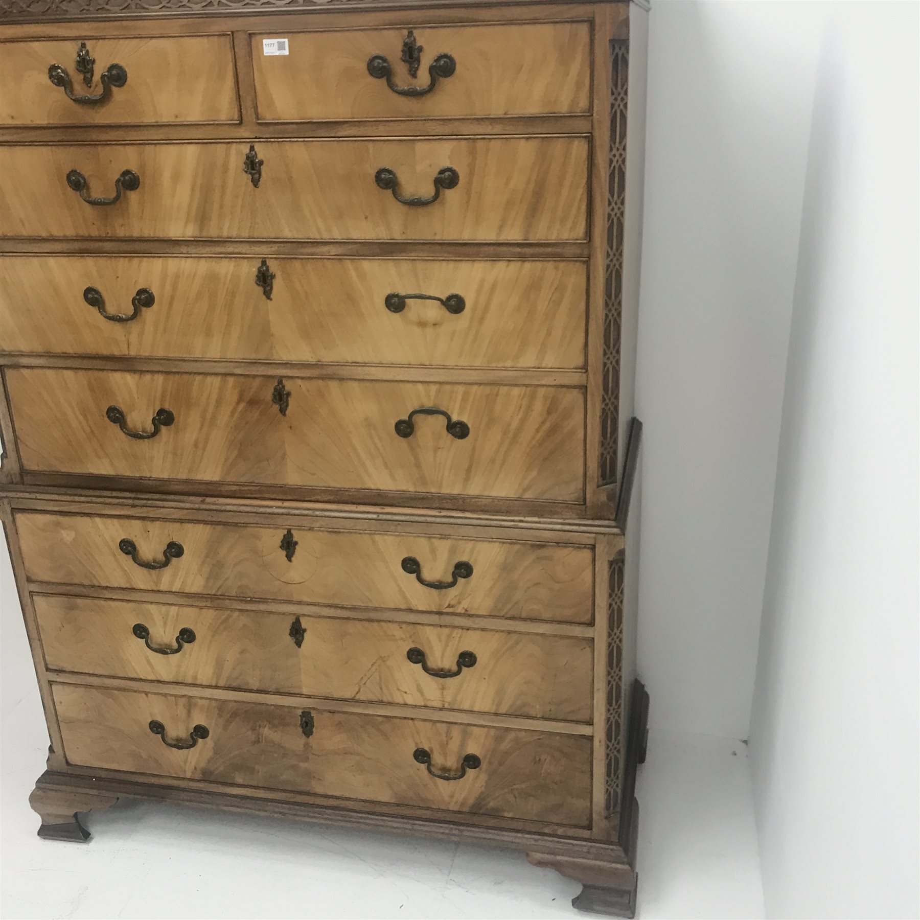 Early 19th century mahogany chest on chest, projecting Greek key cornice with two short and six long - Image 3 of 9