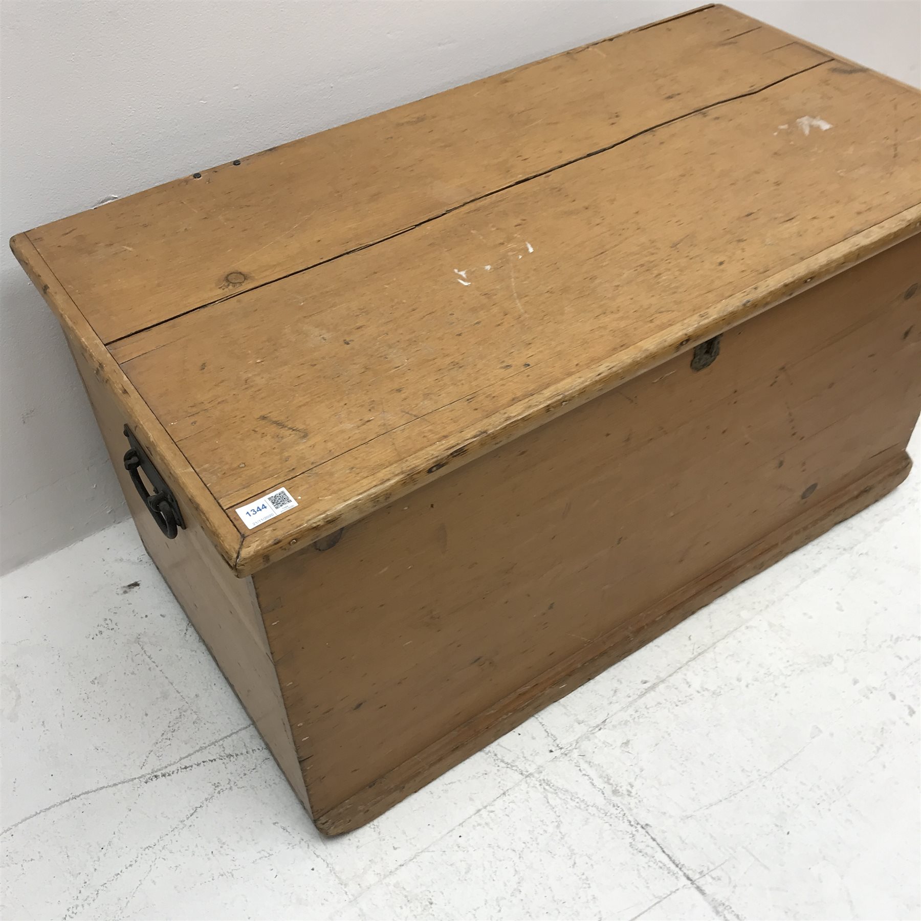 Victorian pine blanket box, hinged lid, two carrying handles, W94cm, H50cm, D49cm - Image 3 of 4