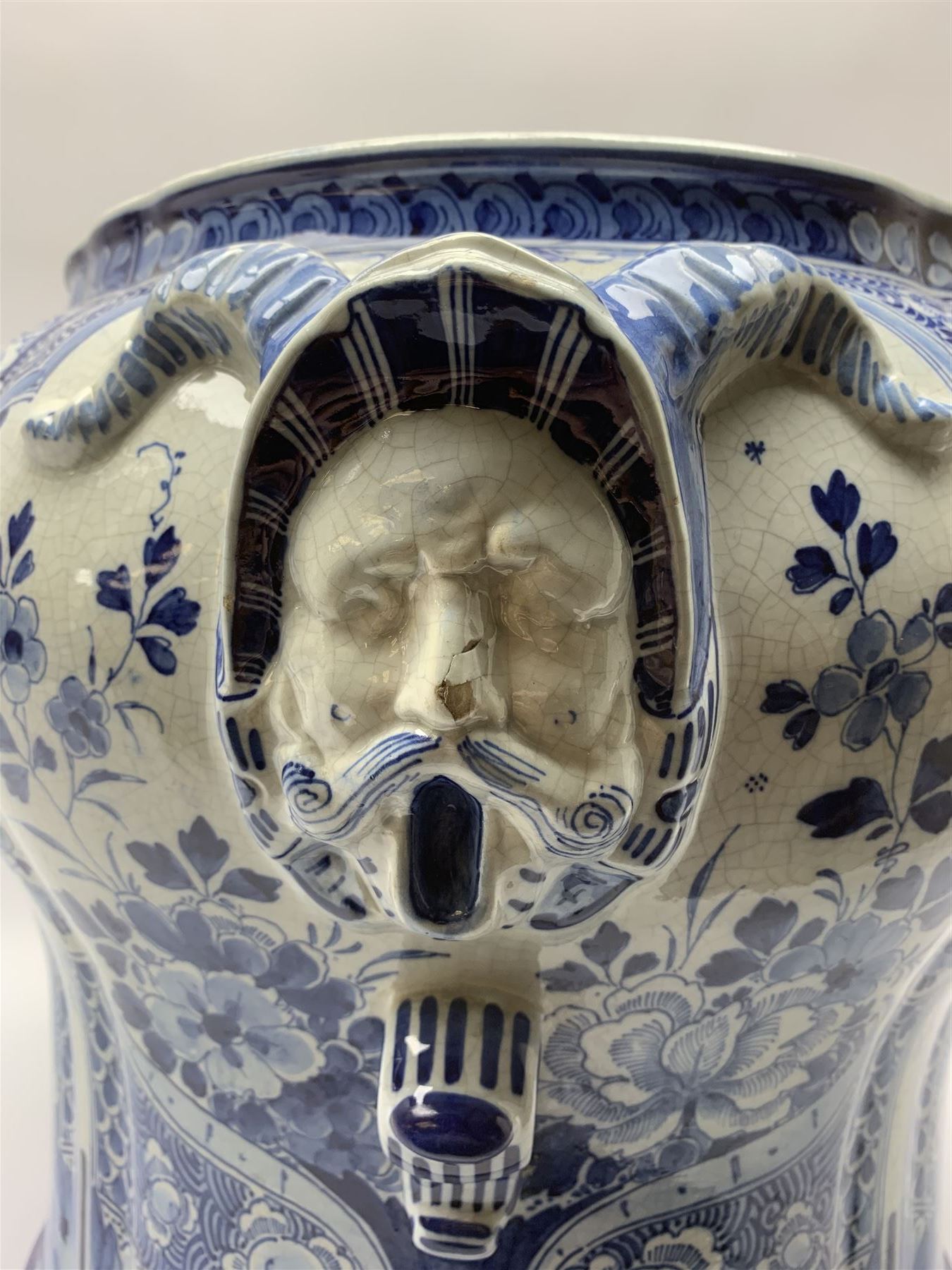 Large 20th century Delft blue and white jardini�re - Image 3 of 8