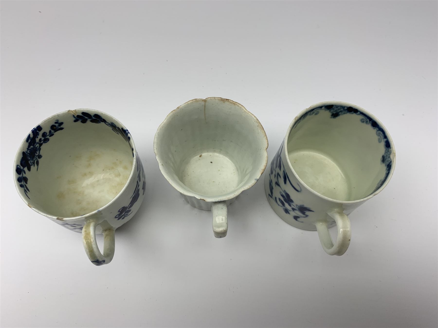 Three 18th century Worcester coffee cups - Image 3 of 6