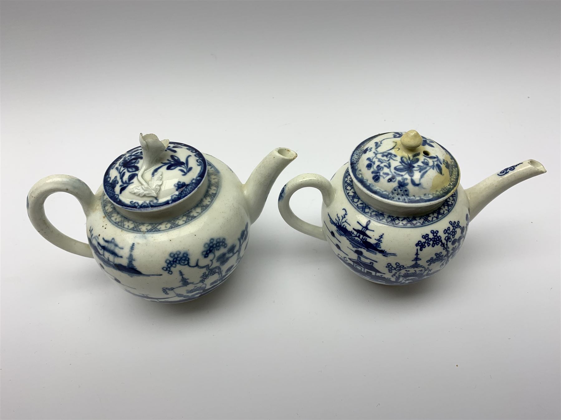 Two small 18th century Worcester teapots - Image 4 of 8
