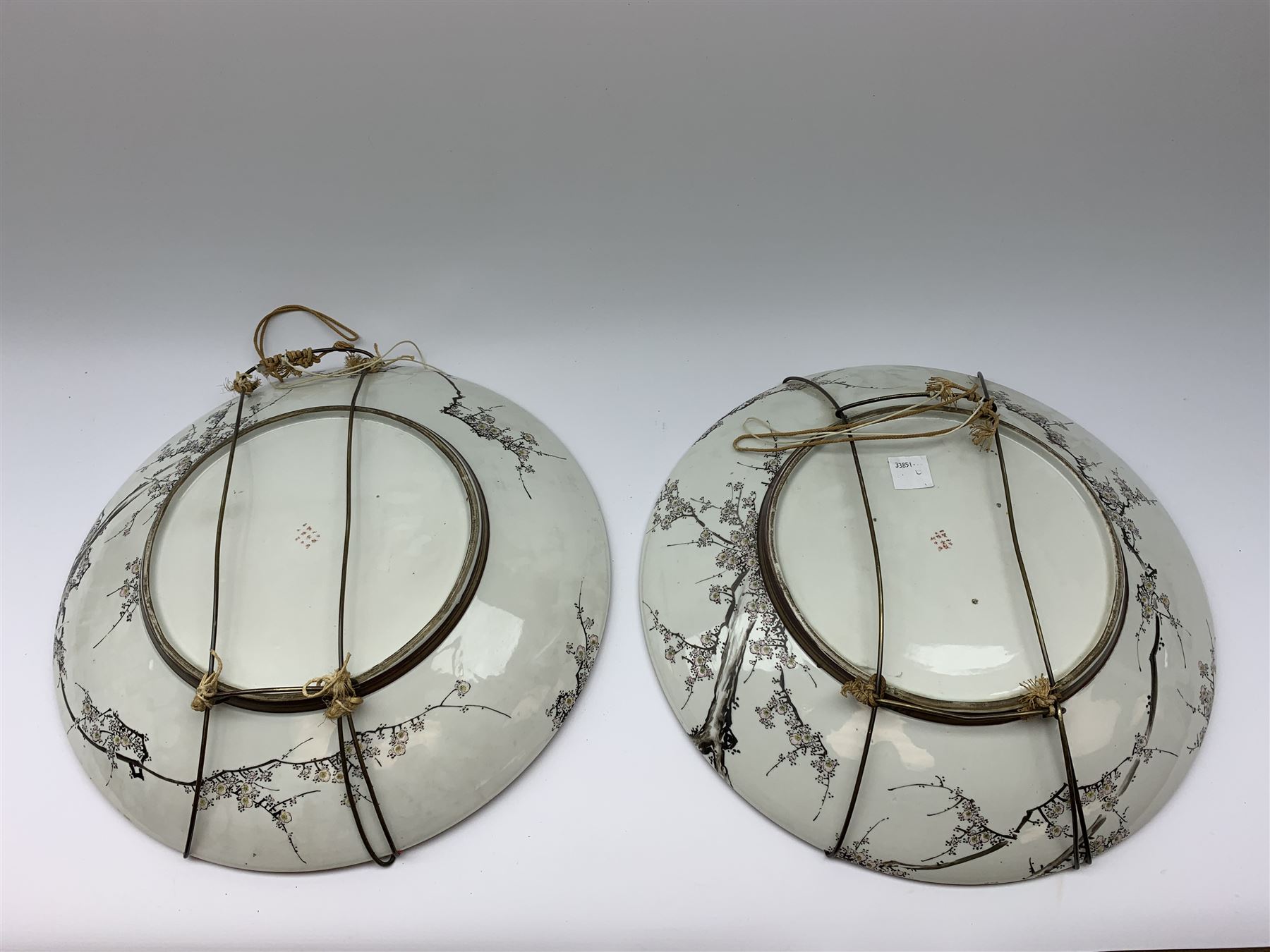Pair of Japanese Meiji period (1868-1912) wall chargers - Image 11 of 12