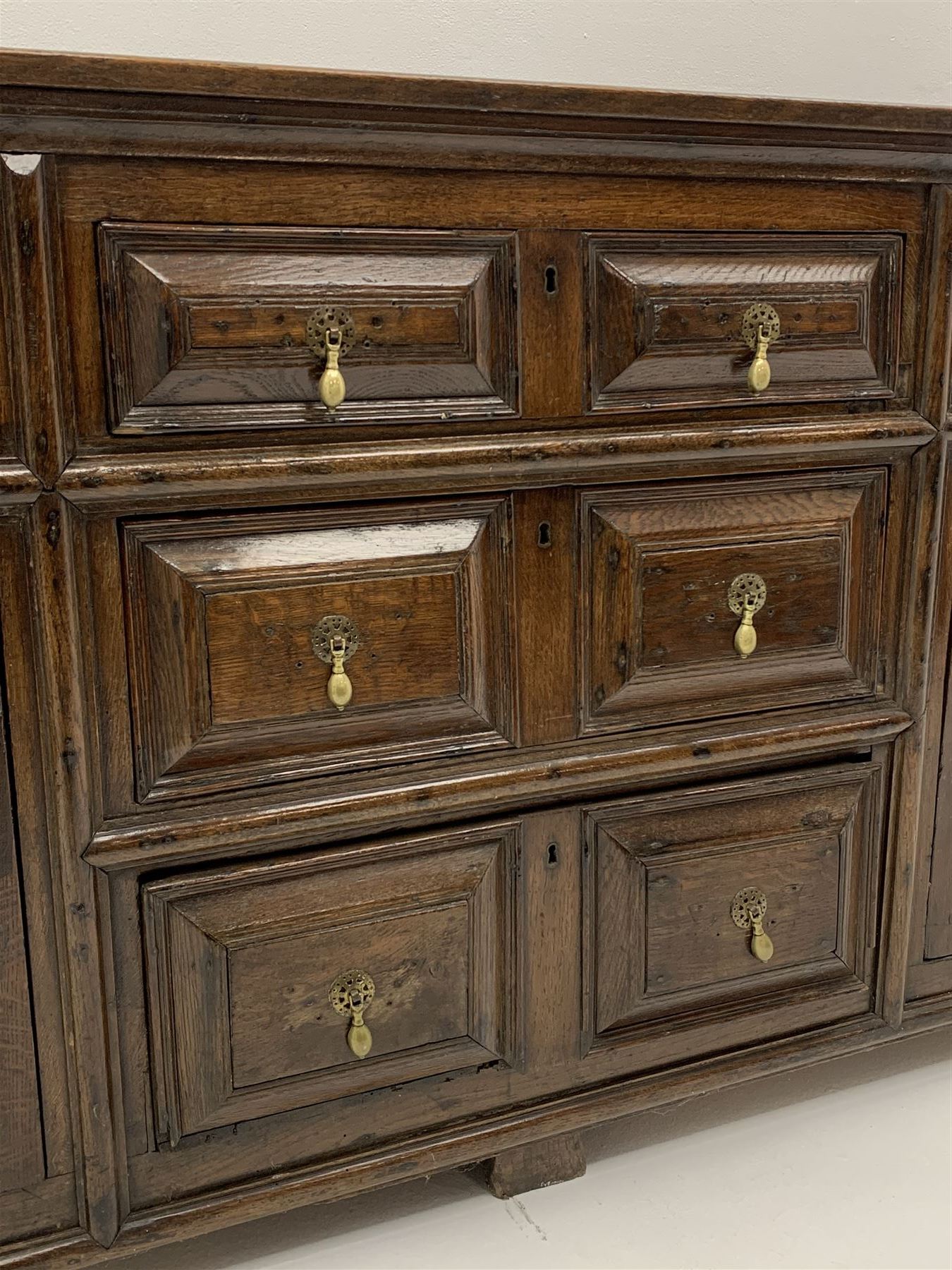 18th century oak dresser base - Image 8 of 13
