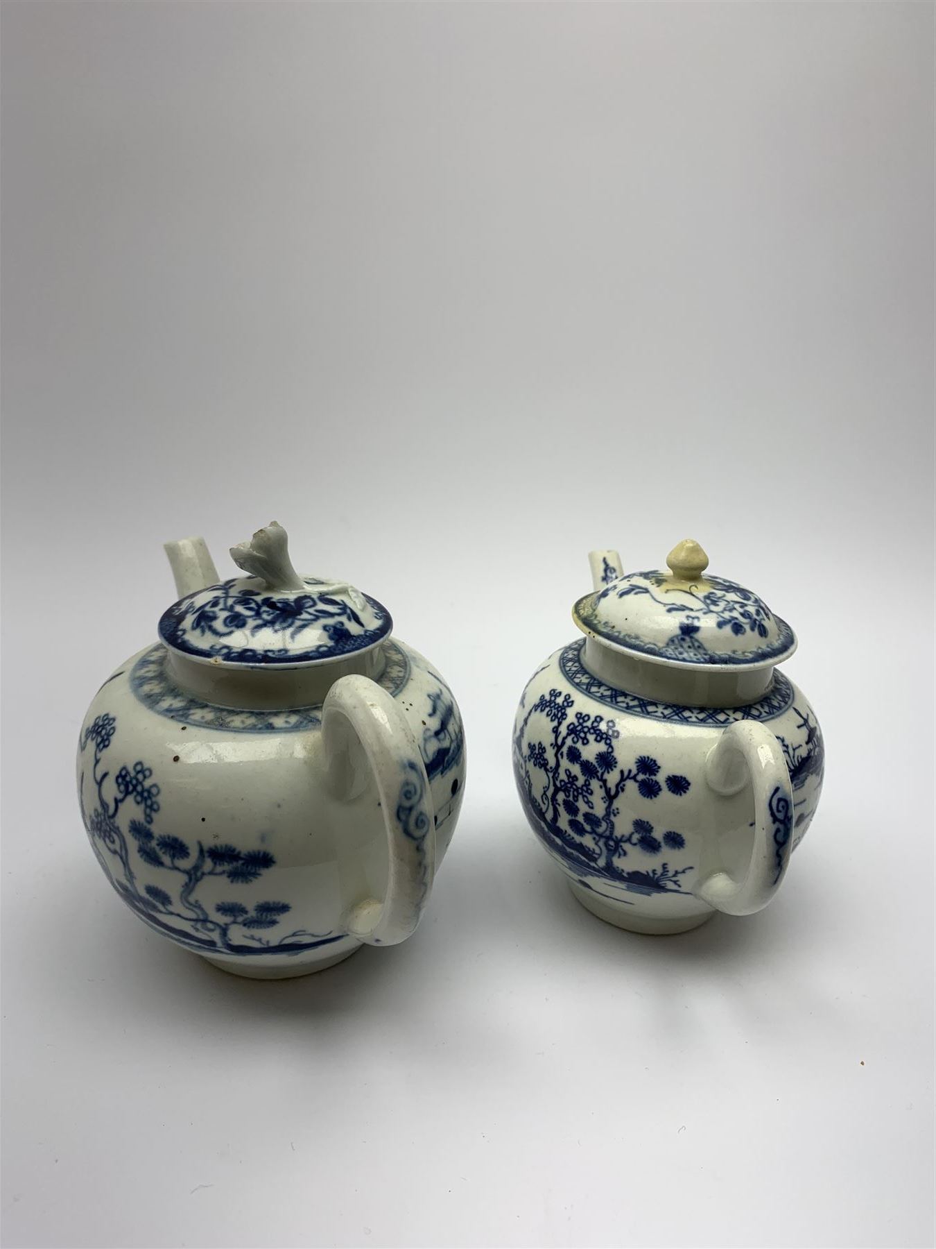 Two small 18th century Worcester teapots - Image 5 of 8