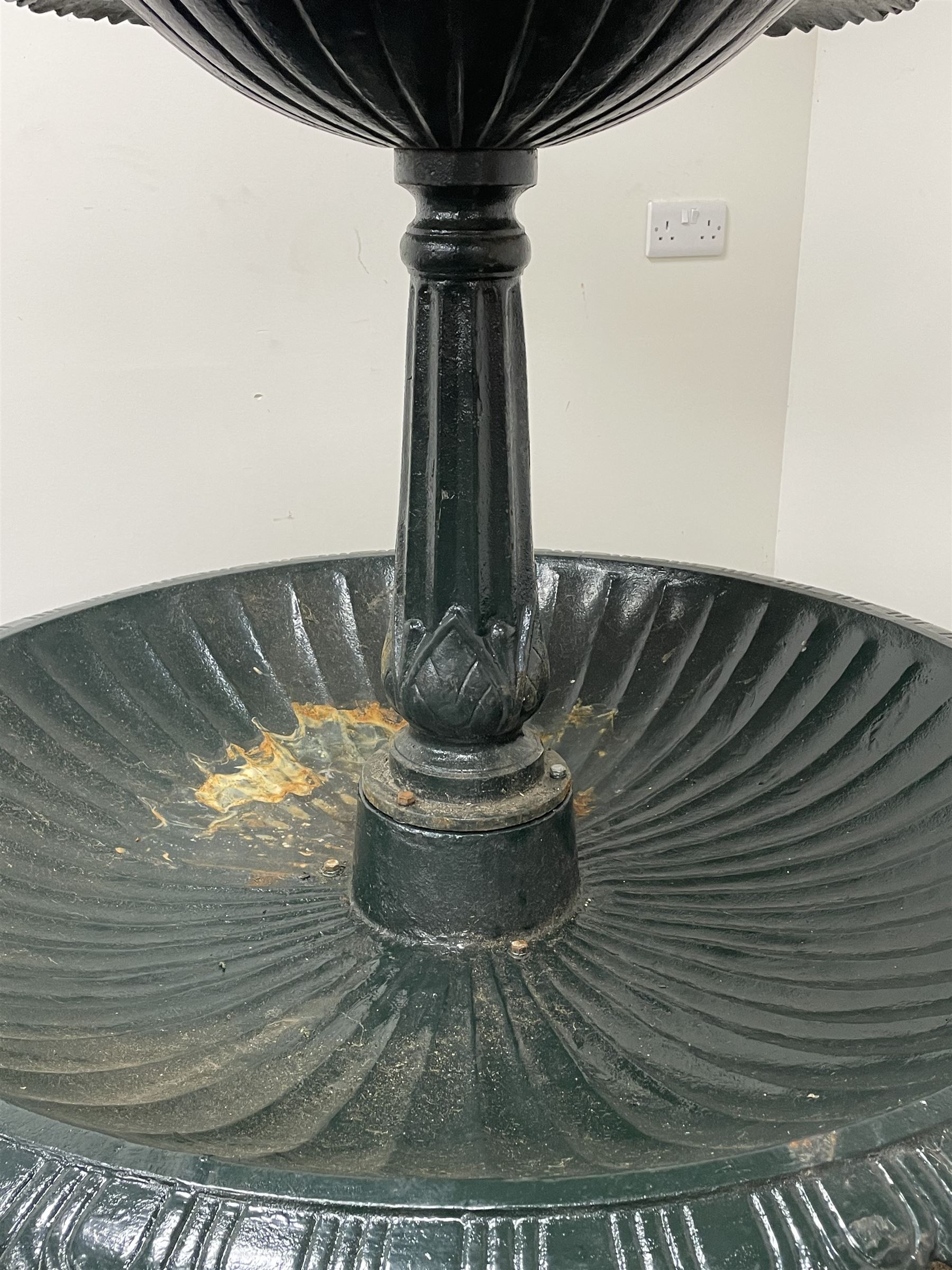 Victorian style large green painted cast iron garden fountain - Image 3 of 5