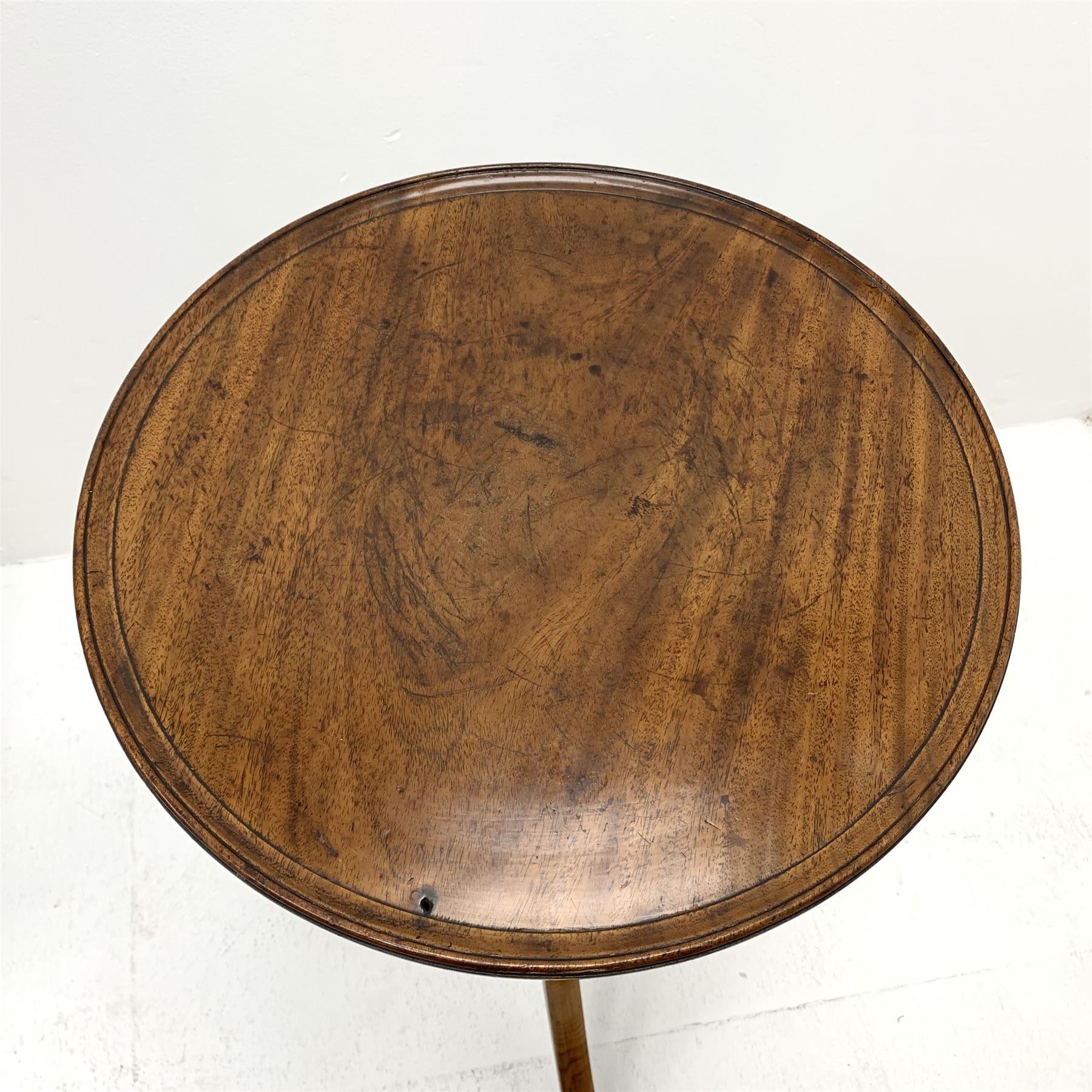 Early 19th century tripod table - Image 2 of 4