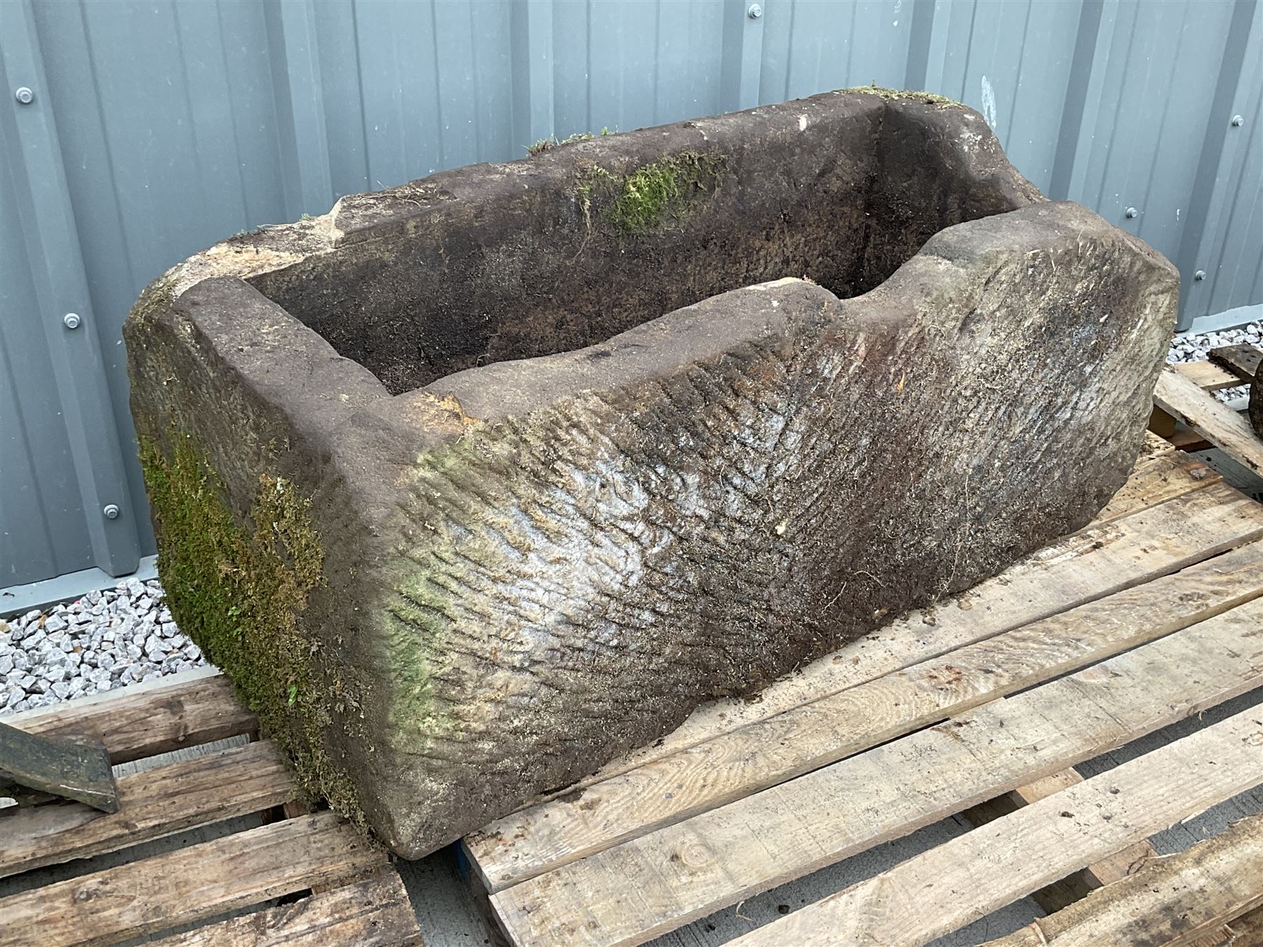 Large 18th/19th century weathered sandstone trough planter - Image 2 of 6