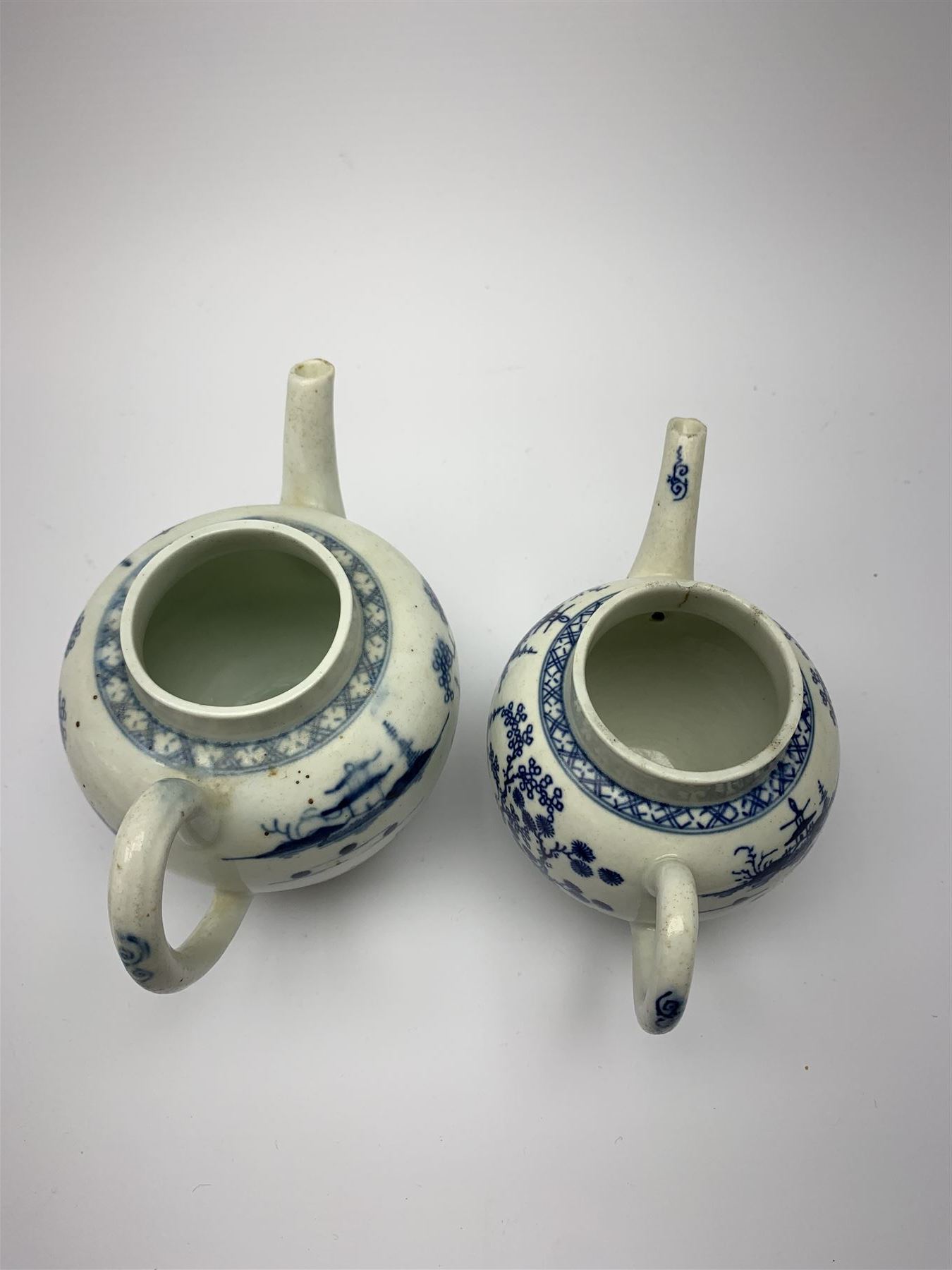 Two small 18th century Worcester teapots - Image 6 of 8