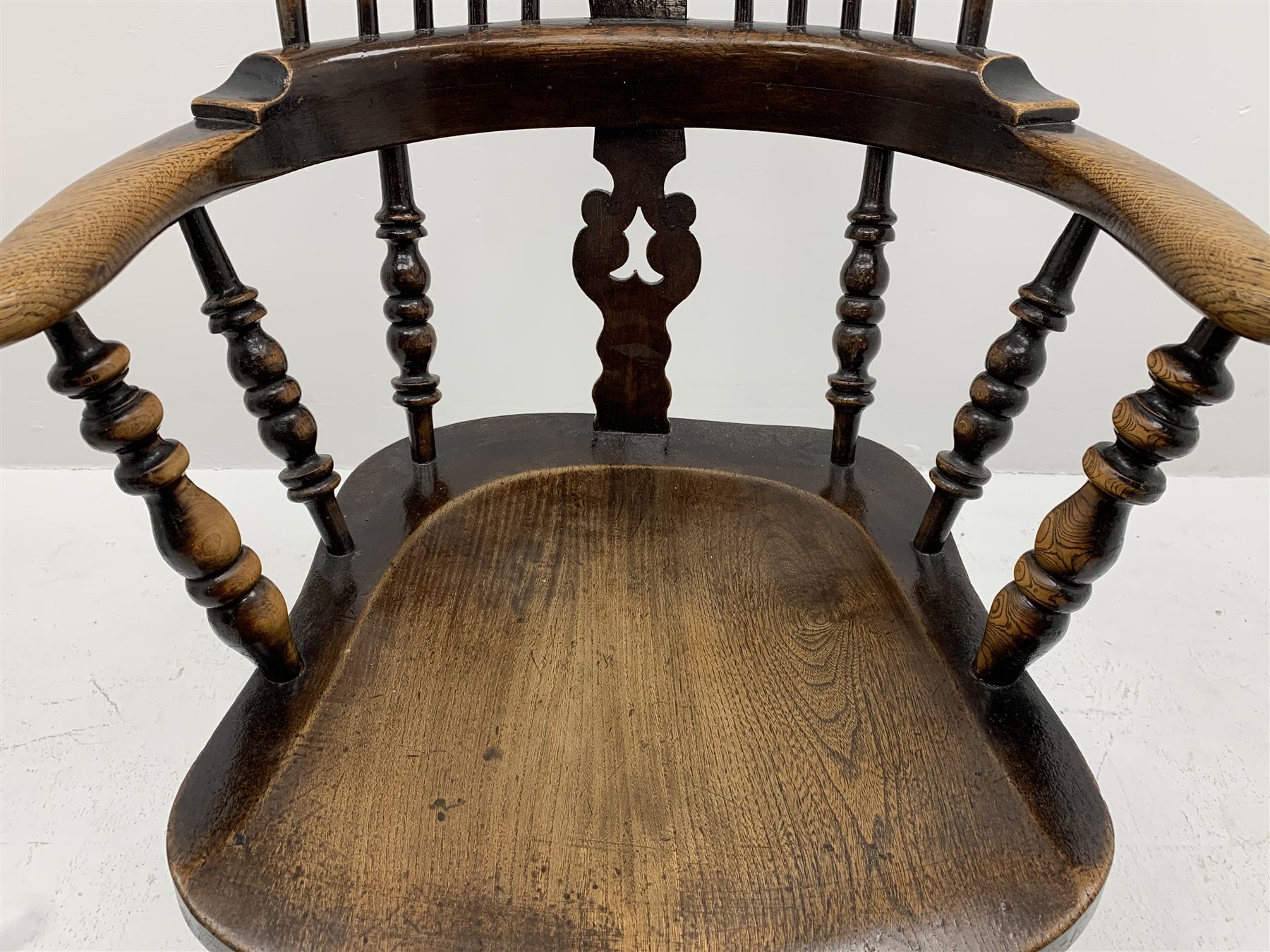 19th century oak 'Yorkshire/Lancashire' Windsor armchair - Image 3 of 4