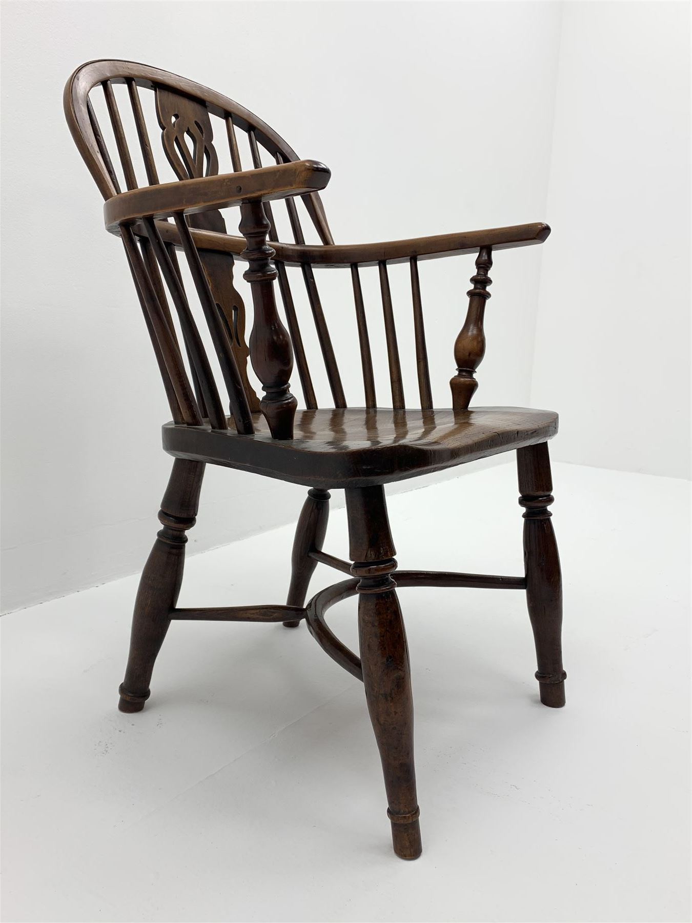 Early 19th century yew wood and elm Windsor armchair - Image 2 of 8