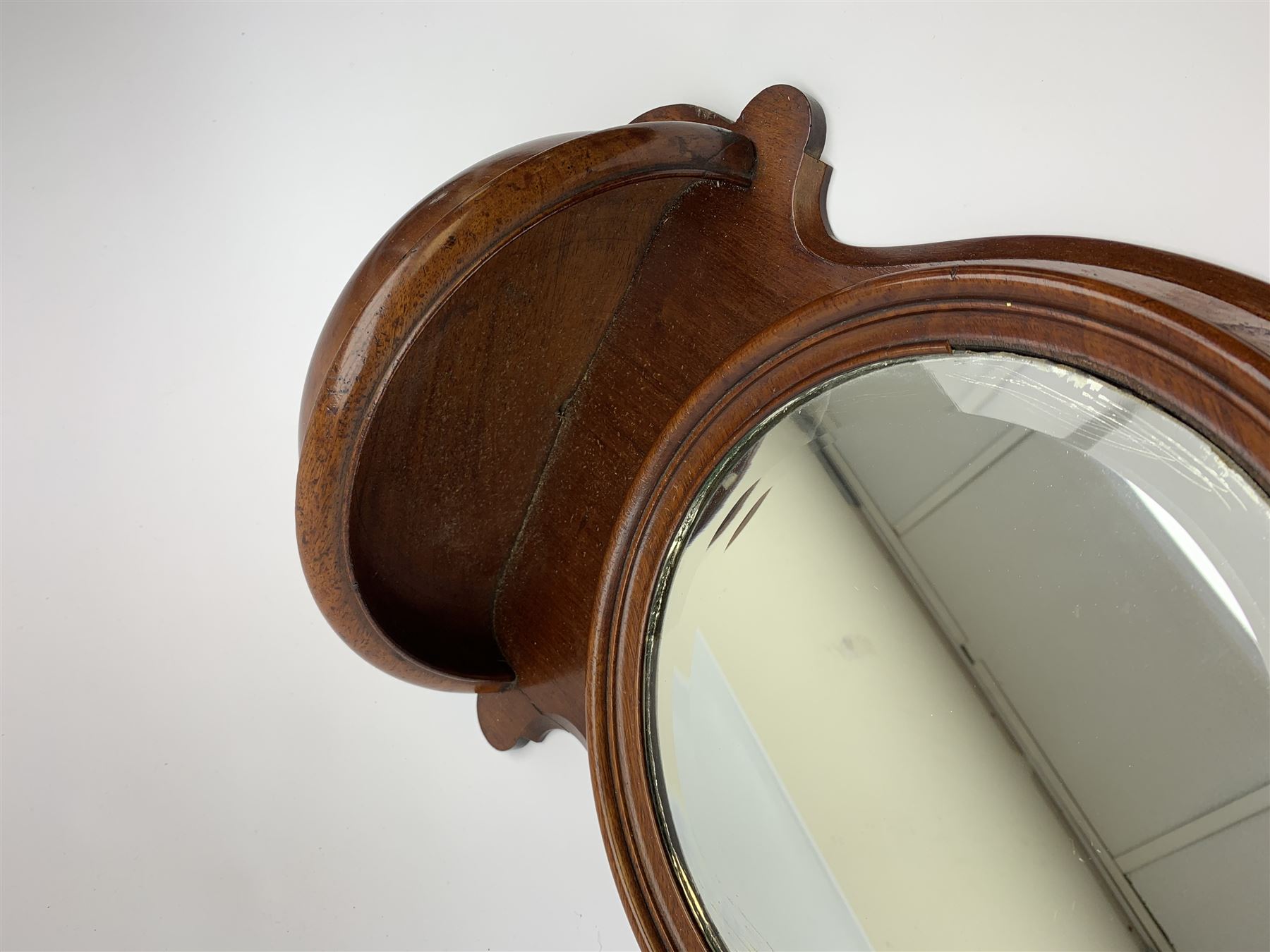 Victorian mahogany mirror backed wall bracket in the form of a stoop, the circular mirror plate set - Image 3 of 5