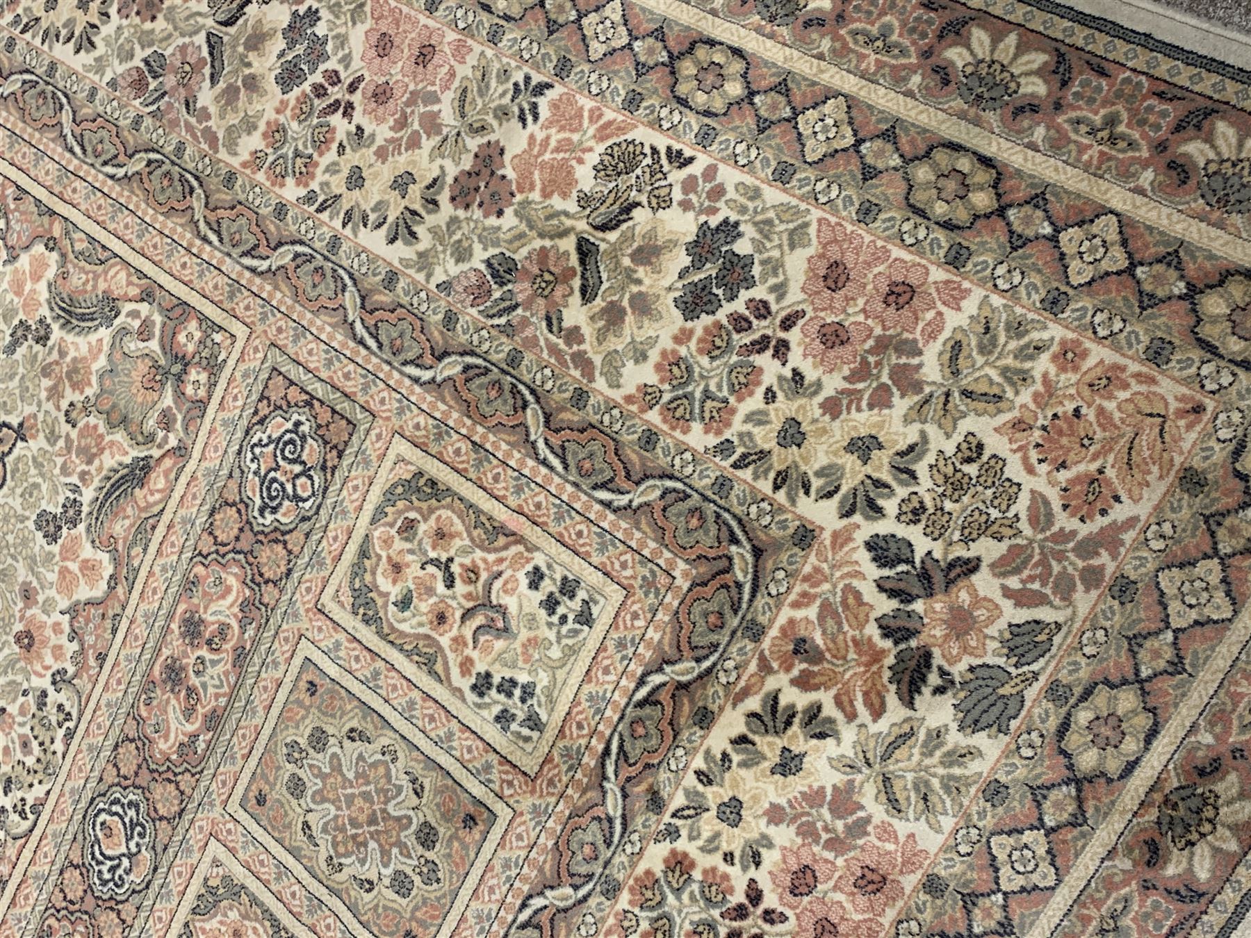 Large Persian design rug carpet - Image 2 of 6