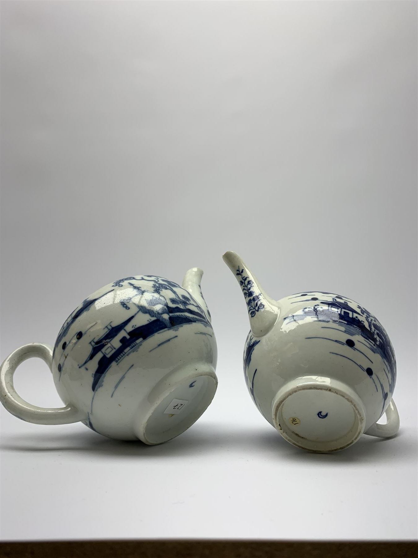 Two small 18th century Worcester teapots - Image 7 of 8
