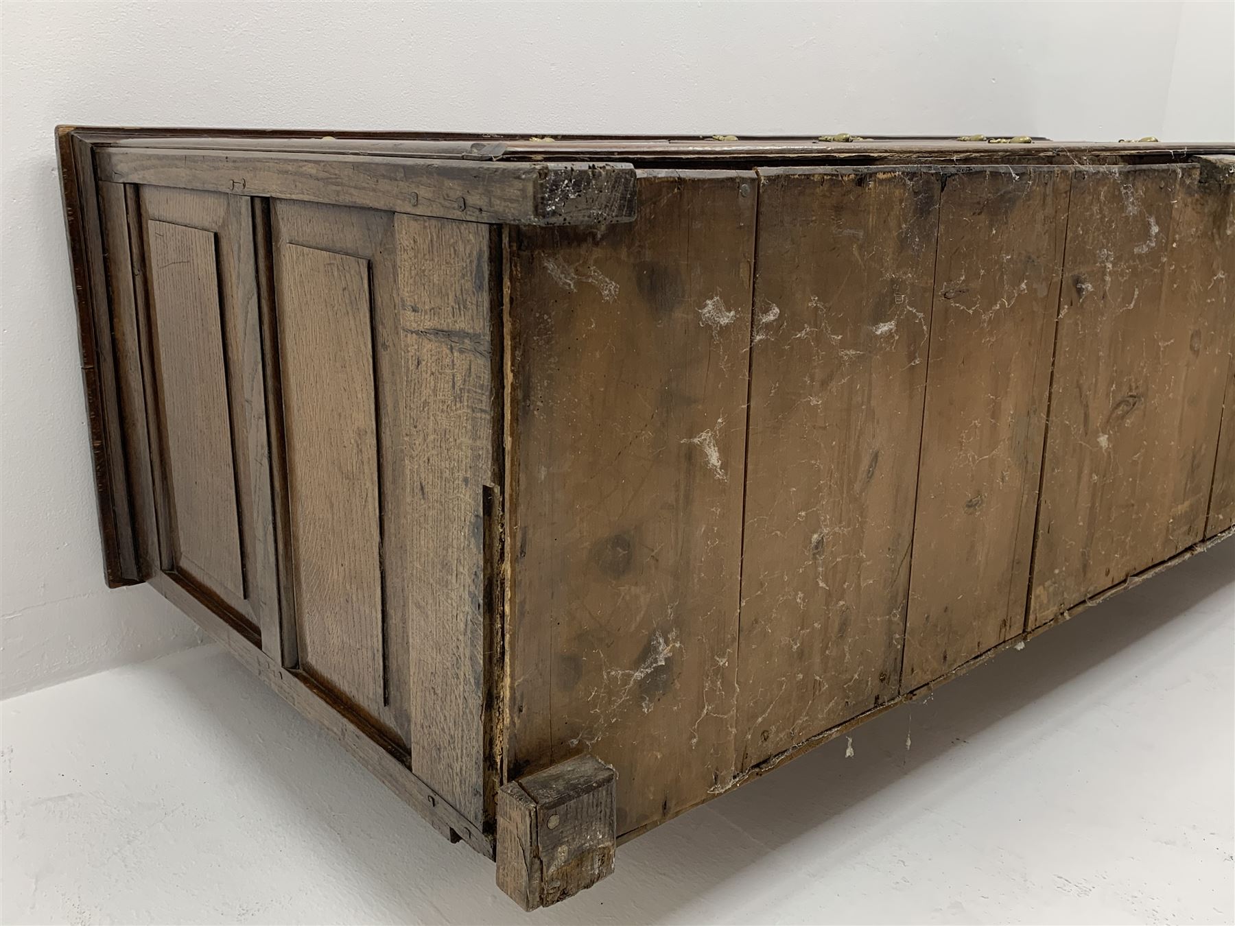 18th century oak dresser base - Image 6 of 13