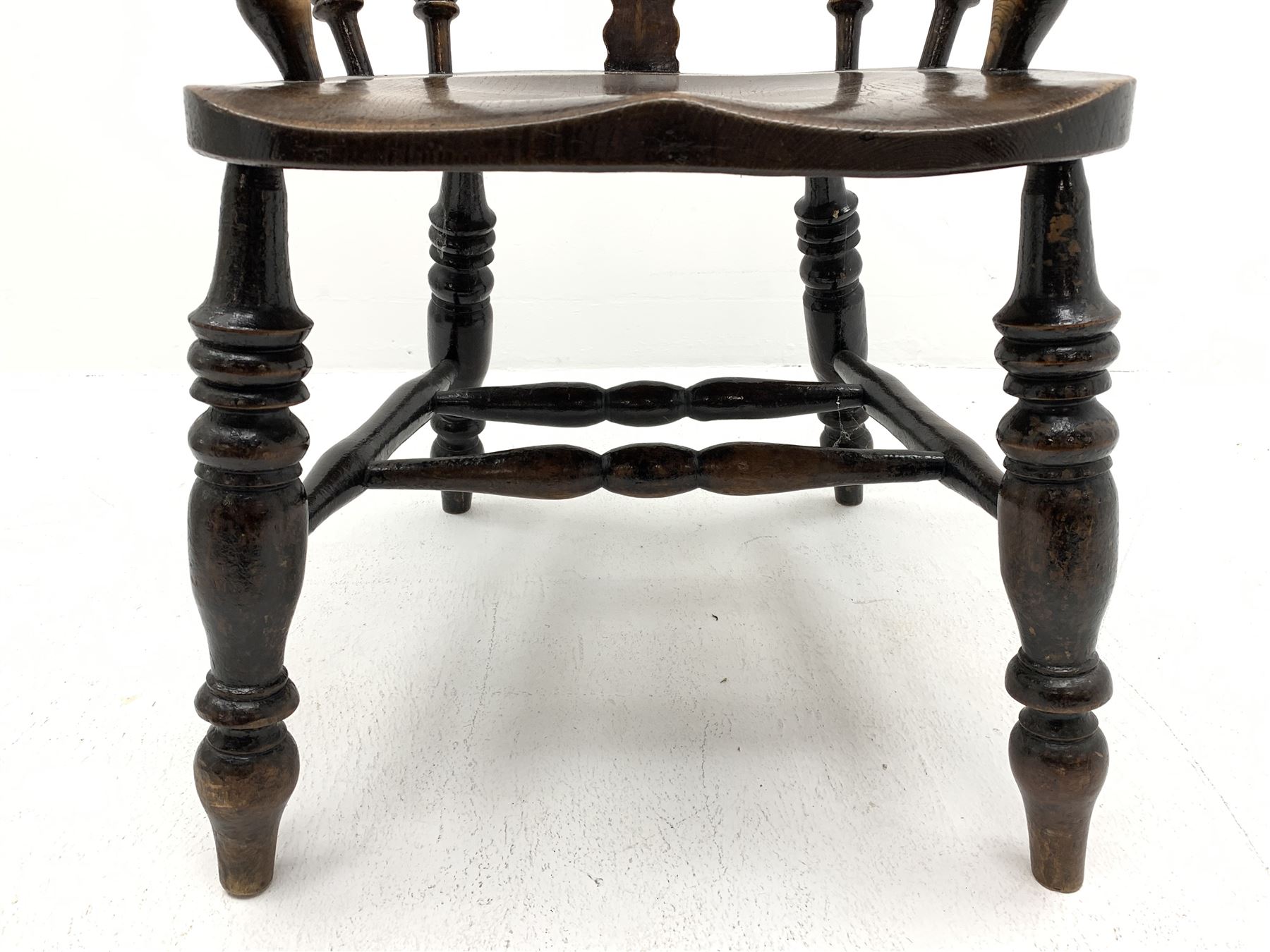 19th century oak 'Yorkshire/Lancashire' Windsor armchair - Image 4 of 4