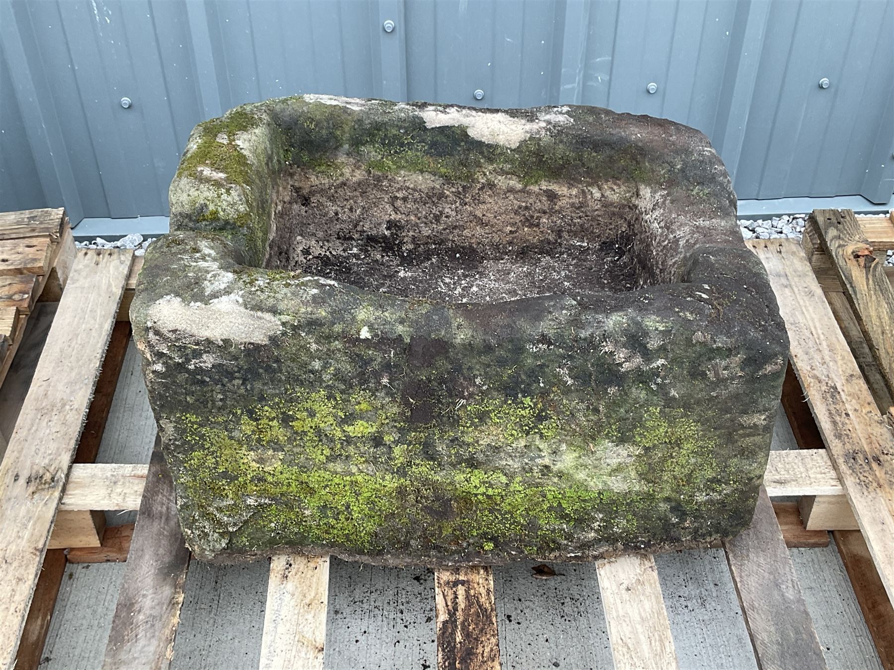 18th/19th century weathered sandstone shallow trough planter - Image 2 of 6