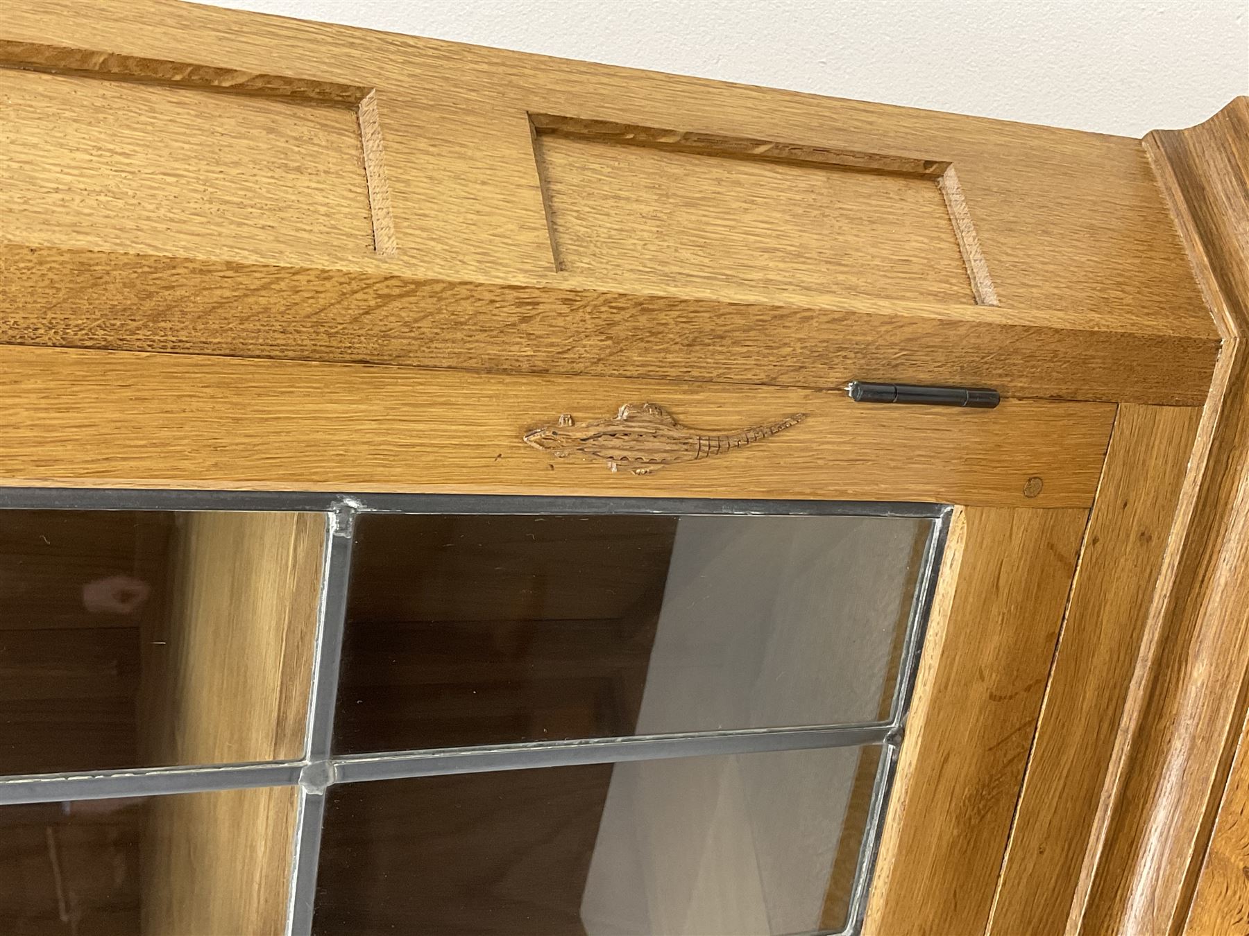 �Lizardman� oak corner cabinet - Image 4 of 5