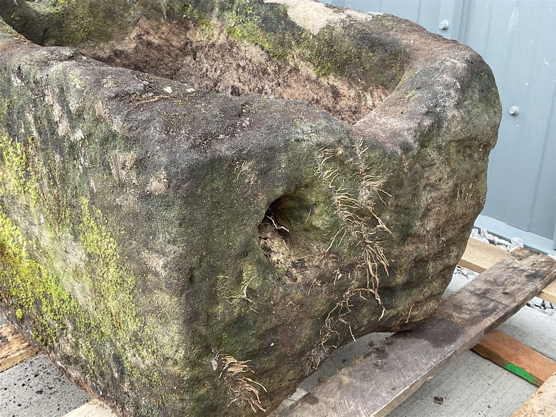 18th/19th century weathered sandstone shallow trough planter - Image 3 of 6